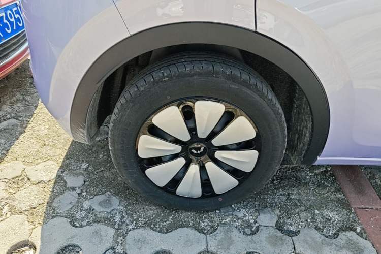 Used Wuling Bingo 2025 410 km Lingxi Deluxe Edition Right Rear Wheel Hub