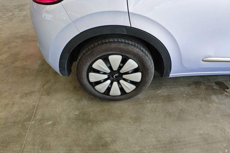 Used Wuling Bingo 2025 333 km Lingxi Connected Version Right Rear Wheel Hub