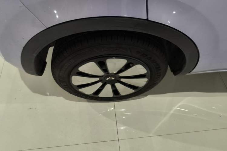 Used Wuling Bingo 2025 333 km Lingxi Connected Version Right Rear Wheel Hub