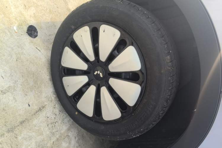 Used Wuling Bingo 2025 410 km Lingxi Deluxe Edition Right Rear Wheel Hub