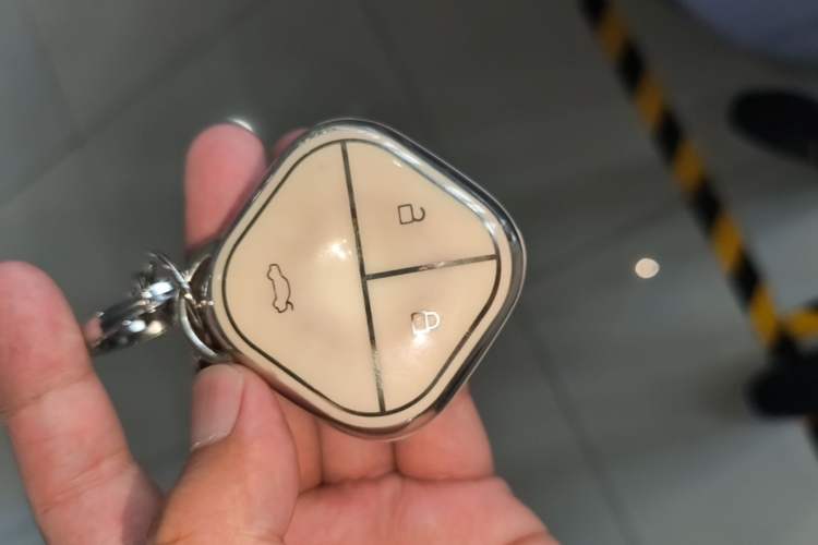 Used Wuling Bingo 2025 333 km Lingxi Connected Version Vehicle Key