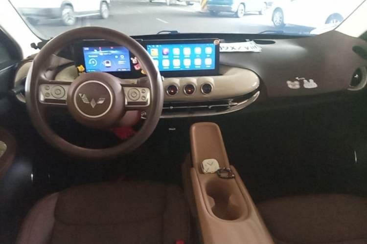 Used Wuling Bingo 2025 333 km Lingxi Connected Version Center Console
