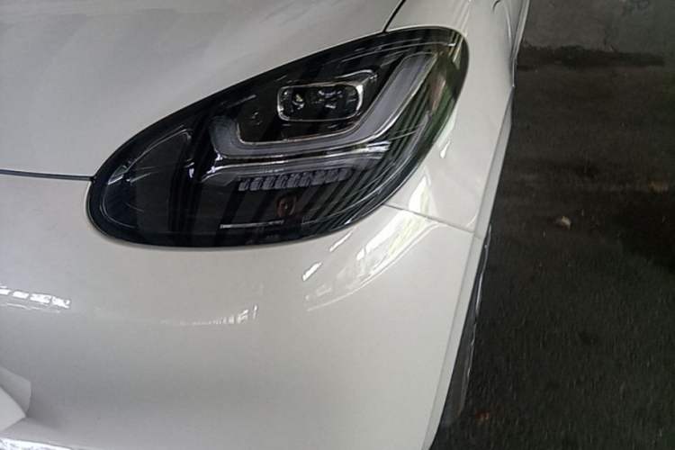 Used Wuling Bingo 2025 333 km Lingxi Connected Version Left Front Headlight