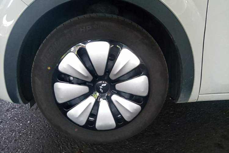 Used Wuling Bingo 2025 333 km Lingxi Connected Version Left Front Wheel Hub