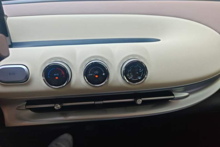 Used Wuling Bingo 2025 203km Light Edition Audio And AC Panel