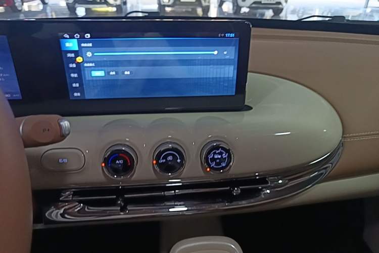 Used Wuling Bingo 2025 333 km Lingxi Connected Version Audio And AC Panel