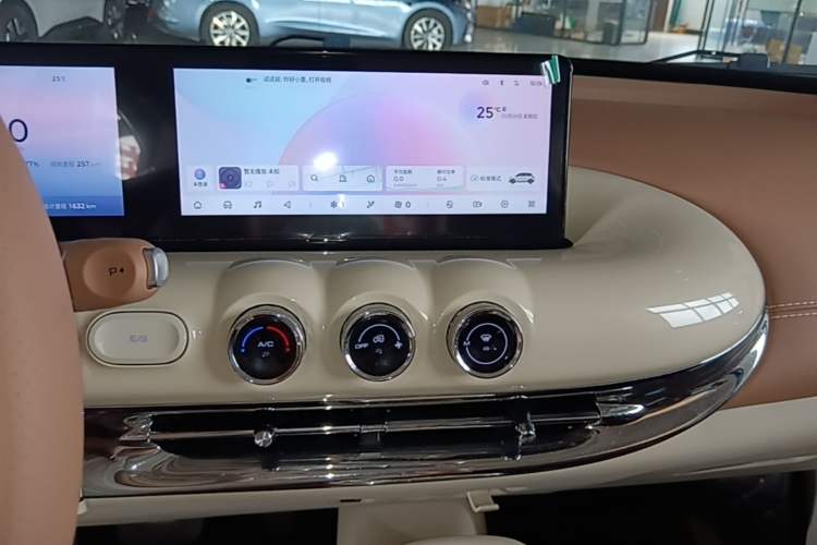 Used Wuling Bingo 2025 333 km Lingxi Deluxe Edition Audio And AC Panel