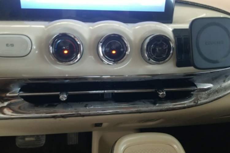 Used Wuling Bingo 2025 333 km Lingxi Connected Version Audio And AC Panel
