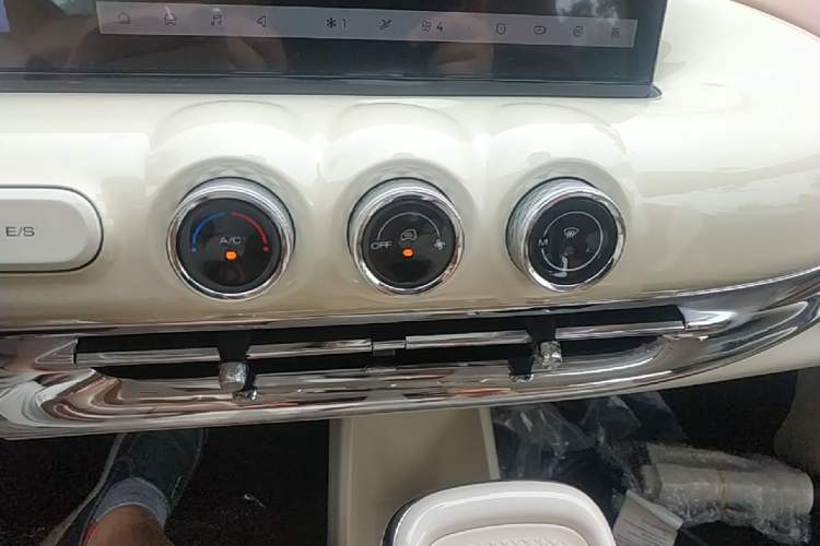 Used Wuling Bingo 2025 333 km Lingxi Connected Version Audio And AC Panel