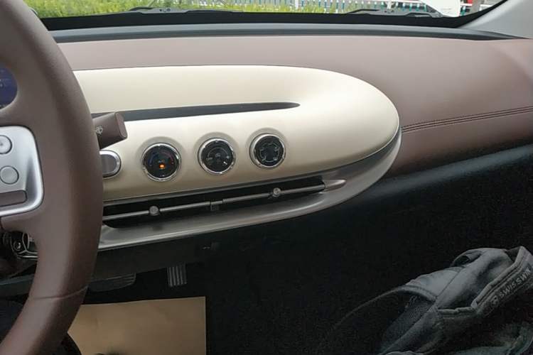 Used Wuling Bingo 2025 203km Light Edition Audio And AC Panel
