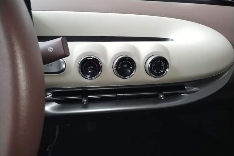 Used Wuling Bingo 2025 203km Light Edition Audio And AC Panel