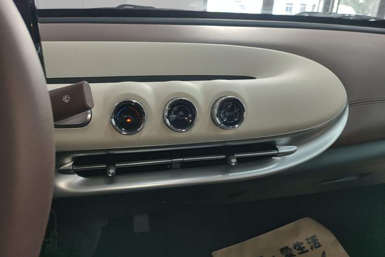 Used Wuling Bingo 2025 203km Light Edition Audio And AC Panel