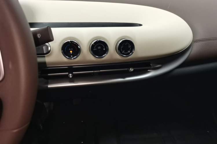 Used Wuling Bingo 2025 203km Light Edition Audio And AC Panel