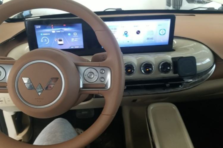 Used Wuling Bingo 2025 333 km Lingxi Connected Version Center Console