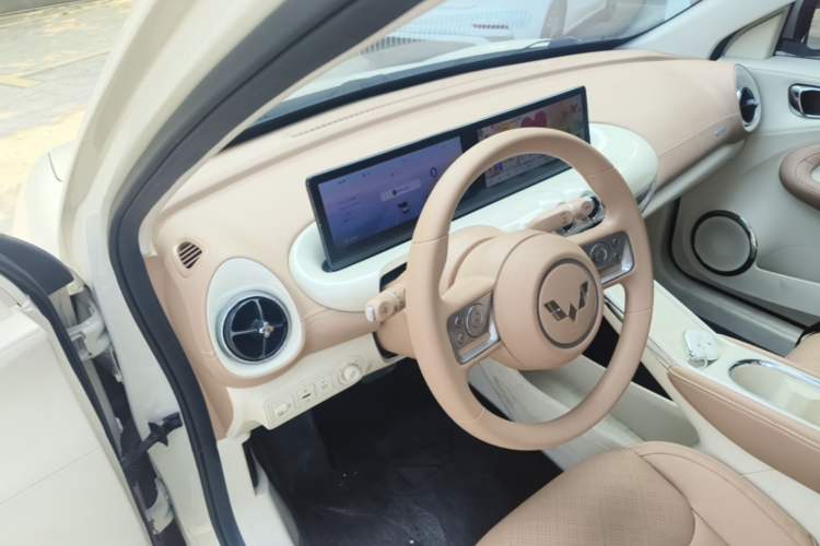 Used Wuling Bingo 2025 333 km Lingxi Connected Version Center Console