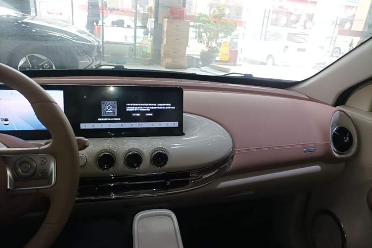 Used Wuling Bingo 2025 410 km Lingxi Deluxe Edition Center Console