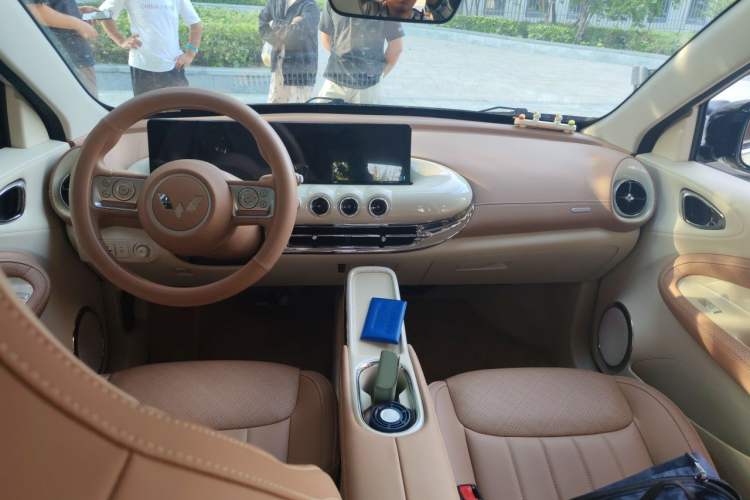 Used Wuling Bingo 2025 333 km Lingxi Connected Version Center Console