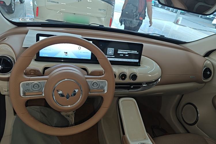 Used Wuling Bingo 2025 410 km Lingxi Deluxe Edition Center Console