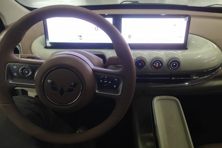 Used Wuling Bingo 2025 410 km Lingxi Deluxe Edition Center Console