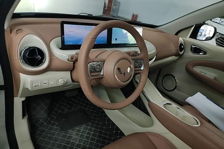 Used Wuling Bingo 2025 410 km Lingxi Deluxe Edition Center Console