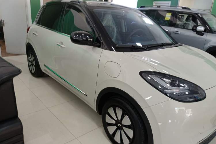 Used Wuling Bingo 2025 333 km Lingxi Connected Version Front Right 45 Deg