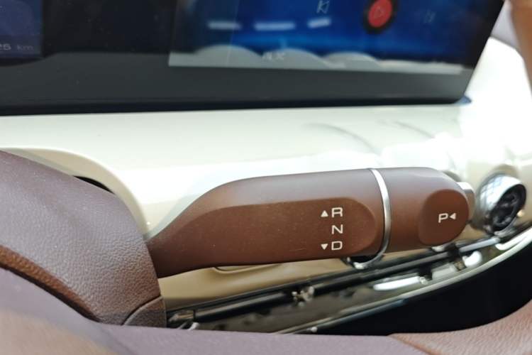 Used Wuling Bingo 2025 333 km Lingxi Connected Version Gear Lever