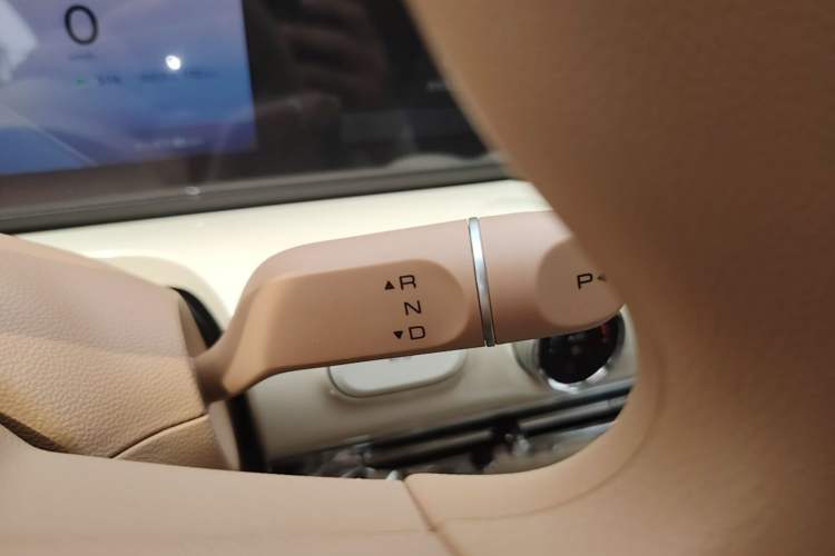 Used Wuling Bingo 2025 333 km Lingxi Connected Version Gear Lever