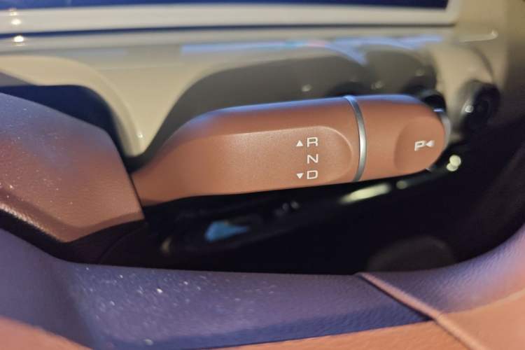 Used Wuling Bingo 2025 333 km Lingxi Connected Version Gear Lever