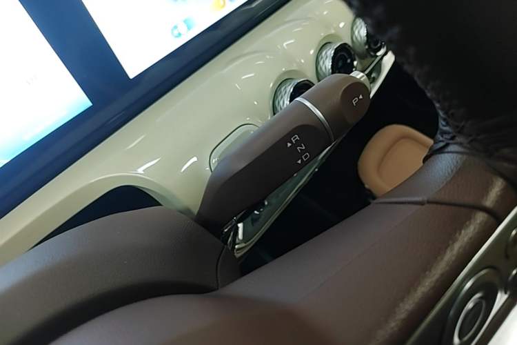Used Wuling Bingo 2025 333 km Lingxi Connected Version Gear Lever
