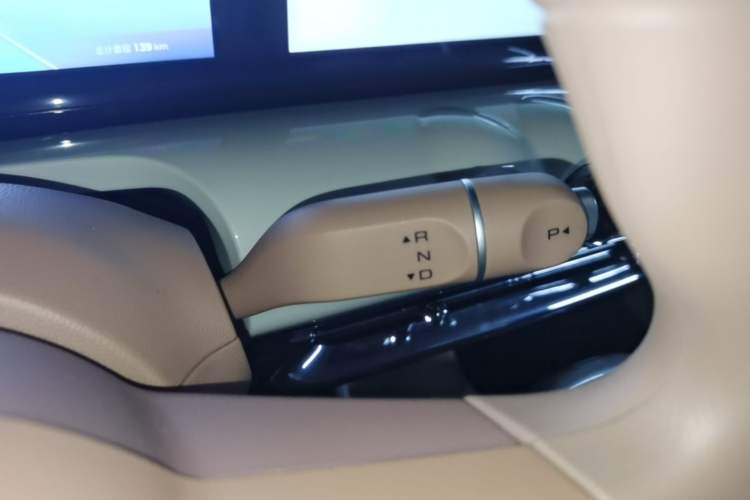 Used Wuling Bingo 2025 333 km Lingxi Connected Version Gear Lever