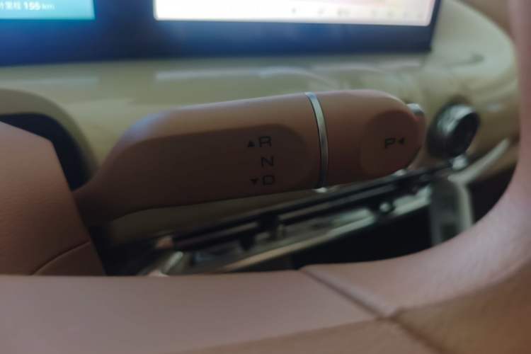 Used Wuling Bingo 2025 333 km Lingxi Connected Version Gear Lever