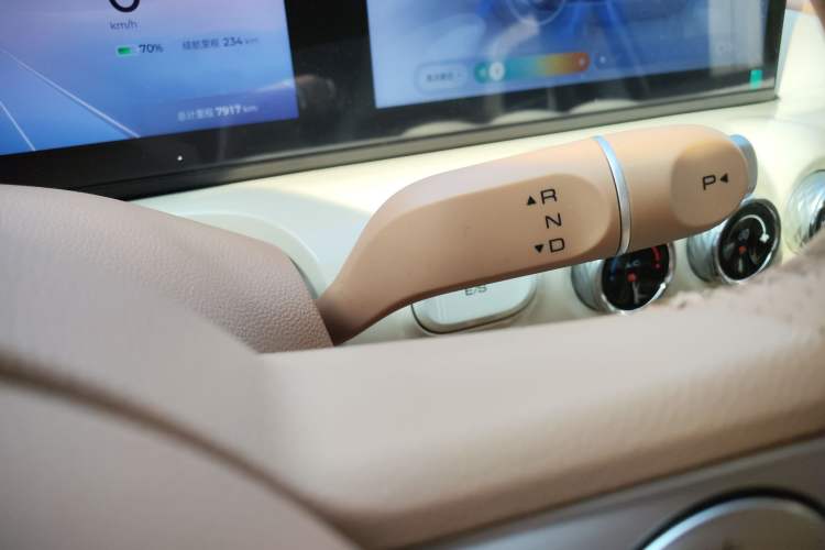 Used Wuling Bingo 2025 333 km Lingxi Connected Version Gear Lever