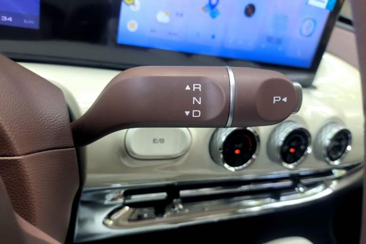 Used Wuling Bingo 2025 333 km Lingxi Connected Version Gear Lever