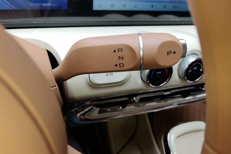 Used Wuling Bingo 2025 333 km Lingxi Connected Version Gear Lever