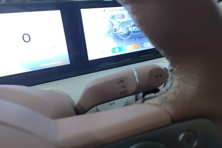 Used Wuling Bingo 2025 333 km Lingxi Connected Version Gear Lever