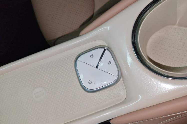 Used Wuling Bingo 2025 333 km Lingxi Connected Version Interior 1