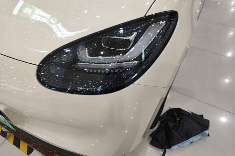 Used Wuling Bingo 2025 333 km Lingxi Connected Version Left Front Headlight
