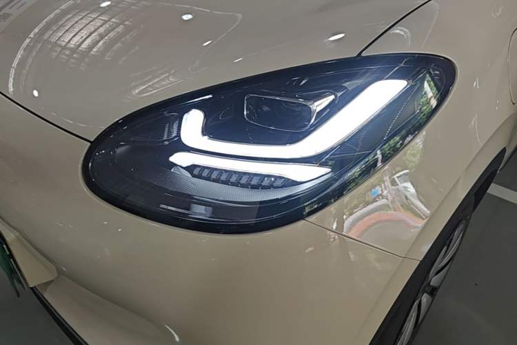 Used Wuling Bingo 2025 333 km Lingxi Connected Version Left Front Headlight