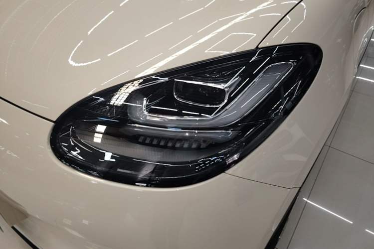 Used Wuling Bingo 2025 333 km Lingxi Deluxe Edition Left Front Headlight