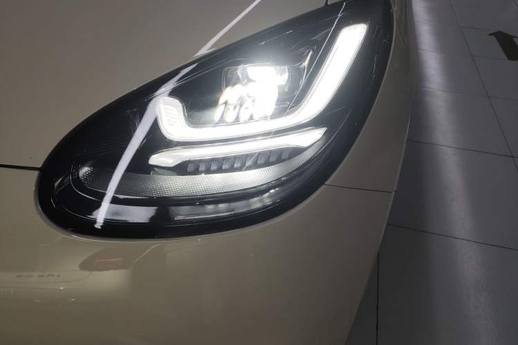 Used Wuling Bingo 2025 410 km Lingxi Deluxe Edition Left Front Headlight