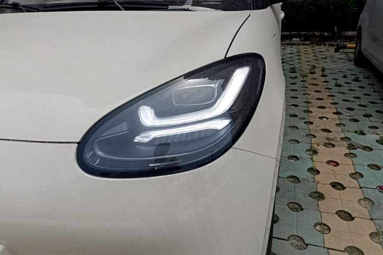 Used Wuling Bingo 2025 333 km Lingxi Connected Version Left Front Headlight