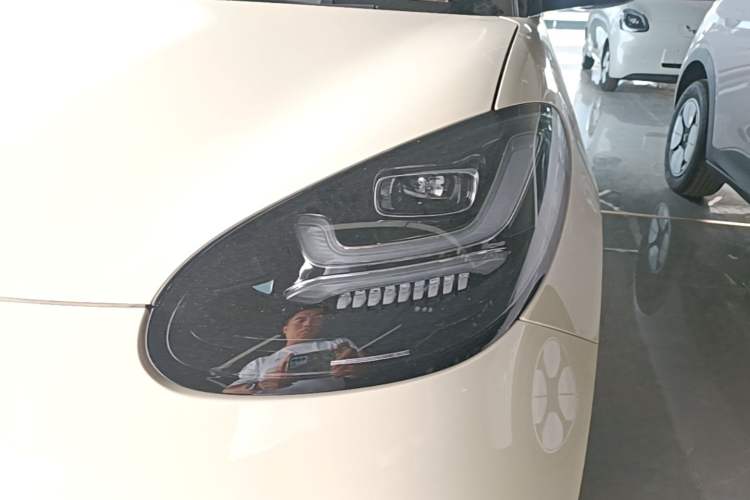 Used Wuling Bingo 2025 333 km Lingxi Connected Version Left Front Headlight
