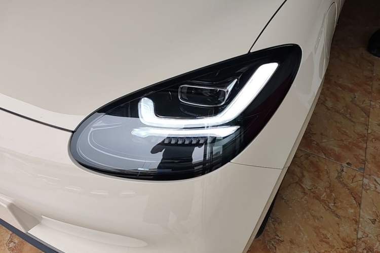 Used Wuling Bingo 2025 333 km Lingxi Deluxe Edition Left Front Headlight