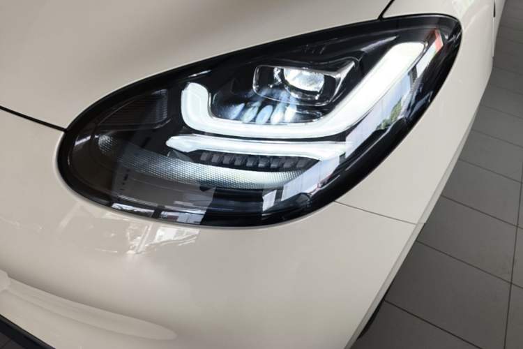 Used Wuling Bingo 2025 333 km Lingxi Connected Version Left Front Headlight