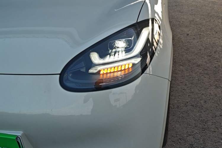 Used Wuling Bingo 2025 333 km Lingxi Connected Version Left Front Headlight