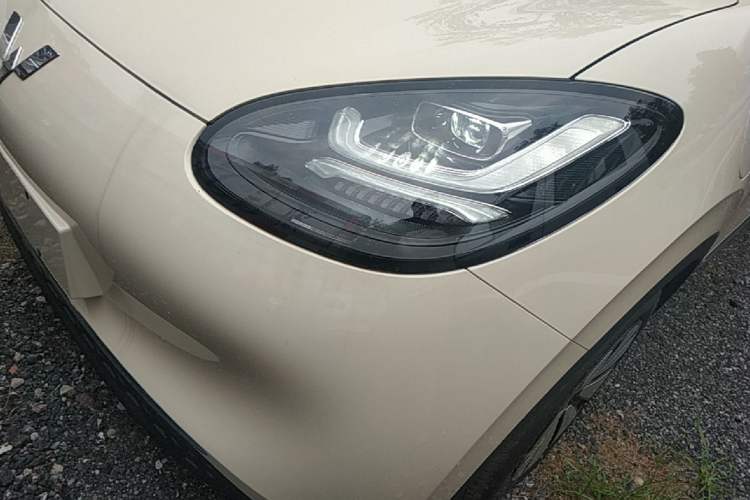 Used Wuling Bingo 2025 333 km Lingxi Connected Version Left Front Headlight