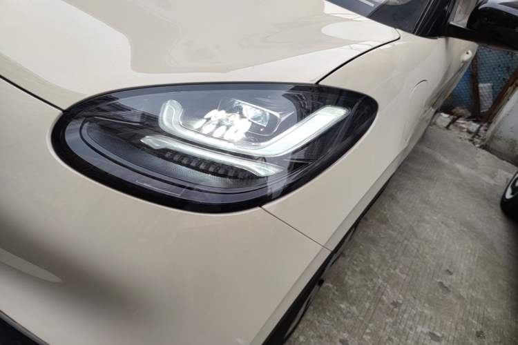 Used Wuling Bingo 2025 333 km Lingxi Connected Version Left Front Headlight