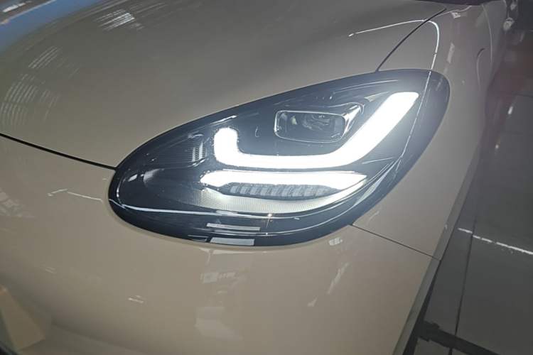 Used Wuling Bingo 2025 410 km Lingxi Deluxe Edition Left Front Headlight