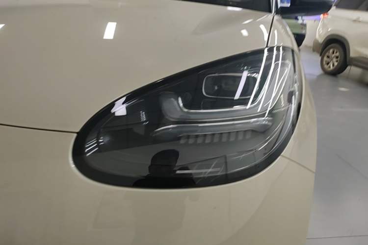 Used Wuling Bingo 2025 333 km Lingxi Connected Version Left Front Headlight