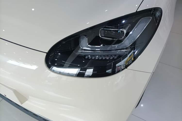 Used Wuling Bingo 2025 410 km Lingxi Deluxe Edition Left Front Headlight
